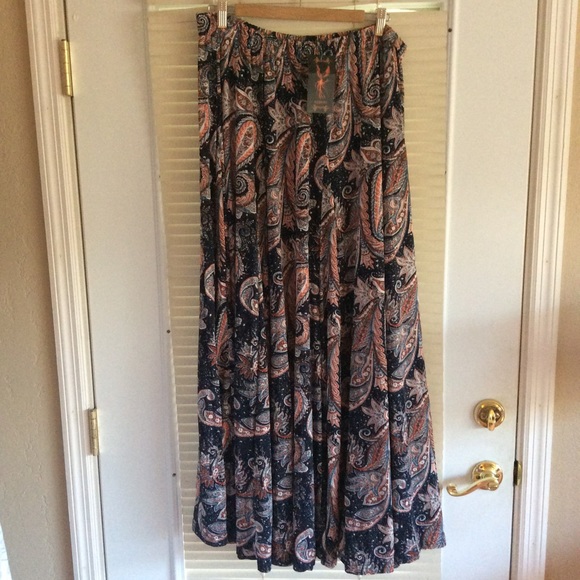 ice silk Dresses & Skirts - 🆕NWT Paisley Maxi Skirt